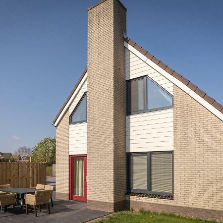 Spacious Bungalow In The Cosy Village De Cocksdorp  Exterior foto