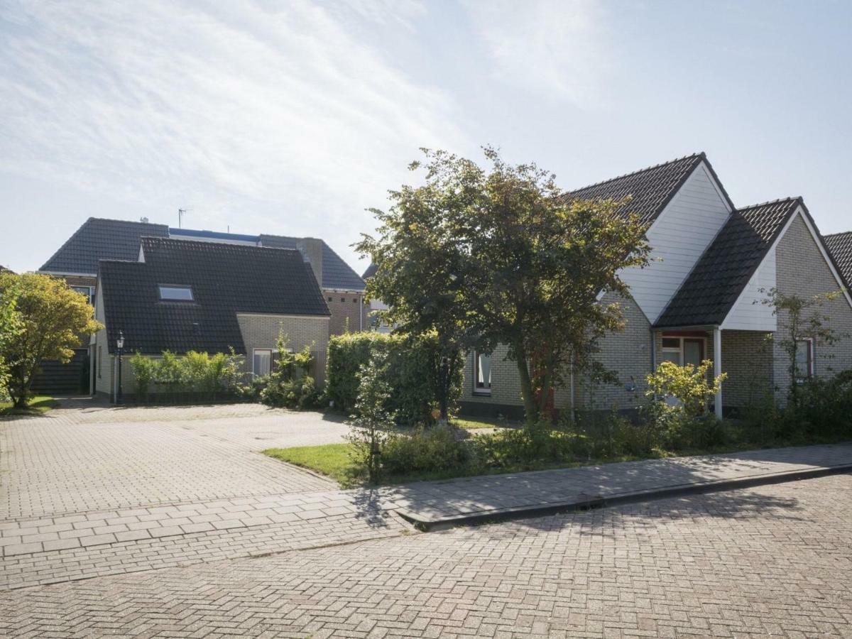 Spacious Bungalow In The Cosy Village De Cocksdorp  Exterior foto