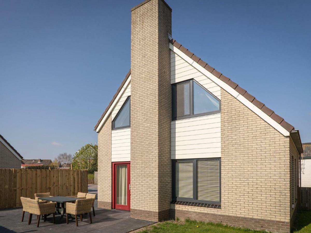 Spacious Bungalow In The Cosy Village De Cocksdorp  Exterior foto
